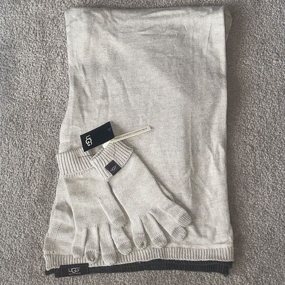 UGG Scarf and Gloves Set in Sand! - Picture 3 of 12
